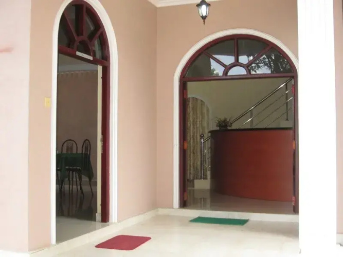GREEN CRAZE Hotel & Restaurant