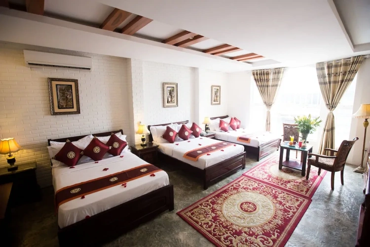 Standard Triple room