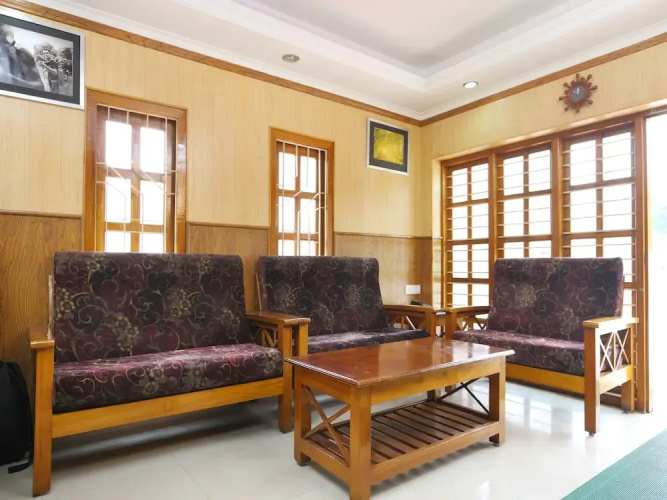 OYO 13807 Hotel Gurupriya