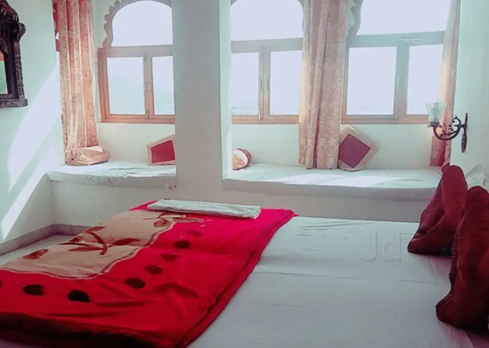 The Lake Haveli