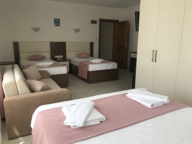 Deluxe Quadruple room