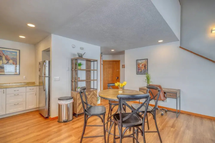 Summit View 2 Br condo by RedAwning