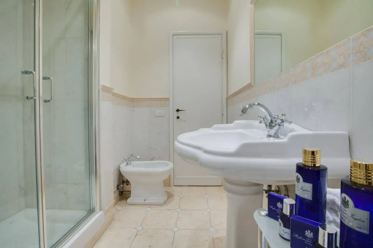 Kometa Suites & Apartments