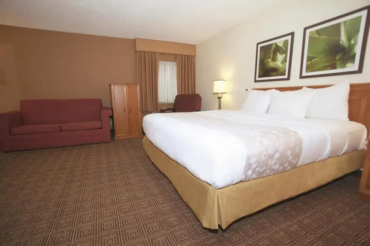 La Quinta Inn Milwaukee Glendale Hampton Avenue