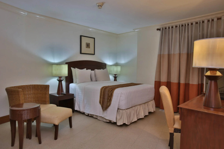 Crown Regency Suites & Residences - Mactan