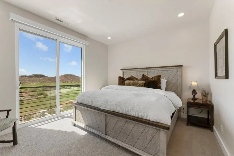 A Hole In One 15 Bedroom Home