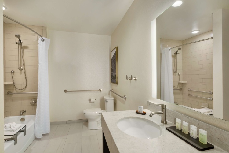 Embassy Suites by Hilton Syracuse Destiny USA photo 9