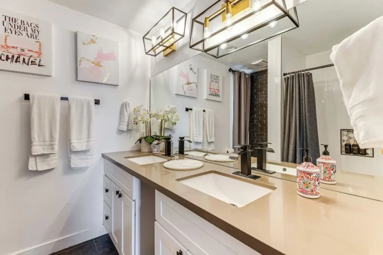 Luxe Family Gem in Montgomery: 'the Lake House!'