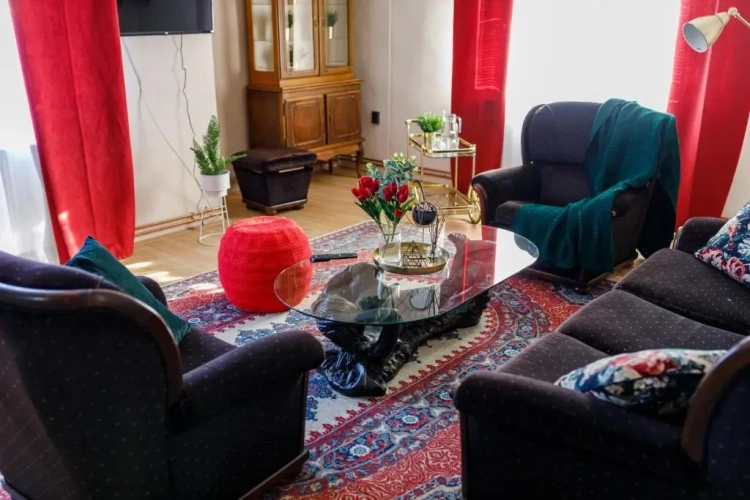 3 Bedrooms Apartment