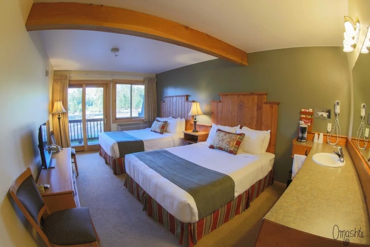 Standard Quadruple room with balcony and with river view