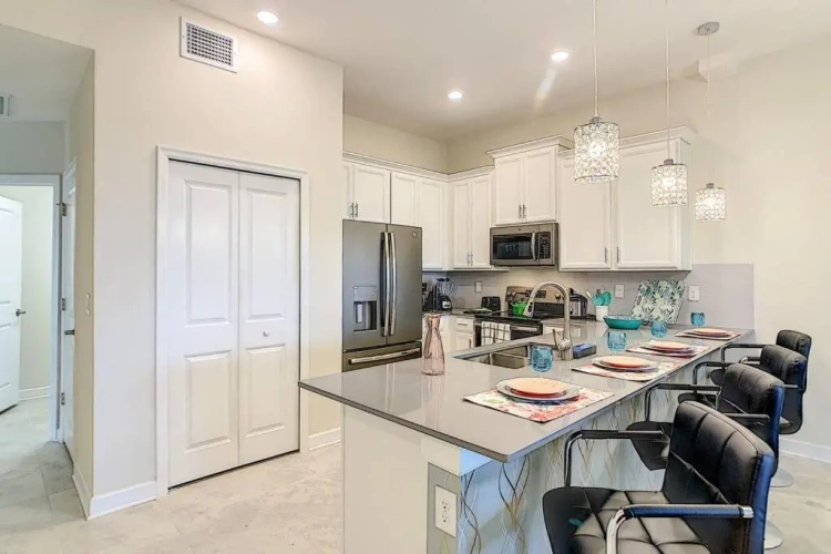 2 Bedrooms Apartment