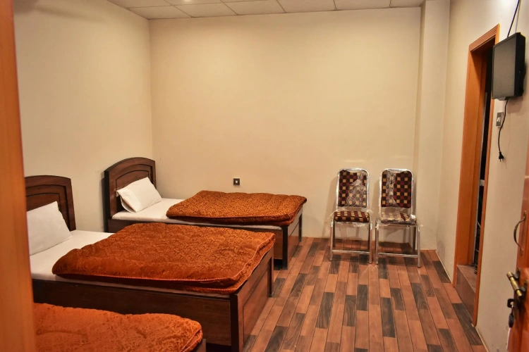 Standard Triple room