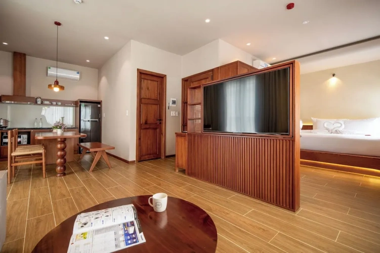 1 Bedroom Luxury Apartment with balcony and with city view