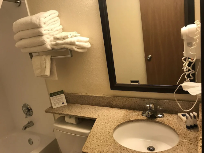 AmericInn West Bend
