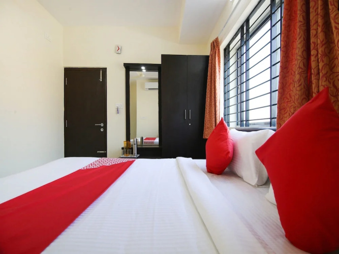 OYO 13595 VT Residency
