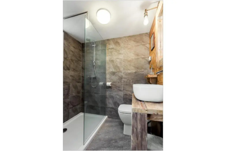 Gorgeous Town Centre Apt with Courtyard Garden