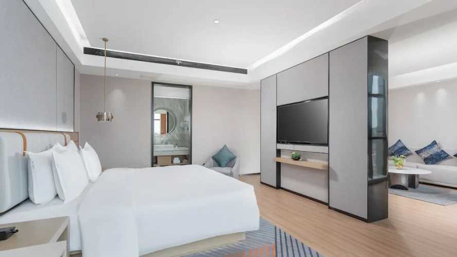 1 Bedroom Suite with mountain view