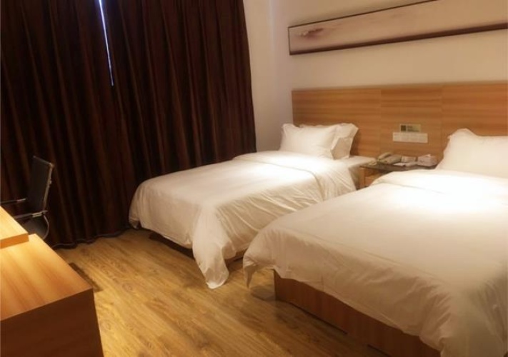 Standard Twin room with city view