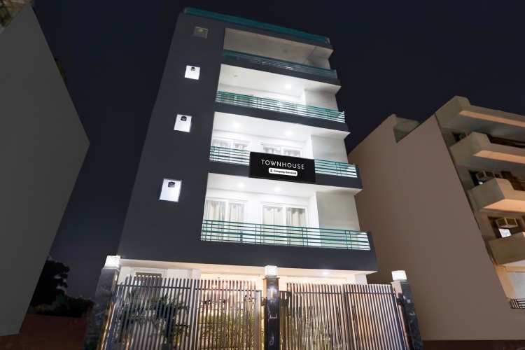 Super Townhouse Sector 52