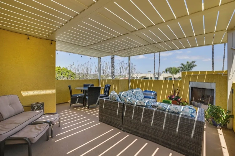 4 Bedrooms Cottage with balcony