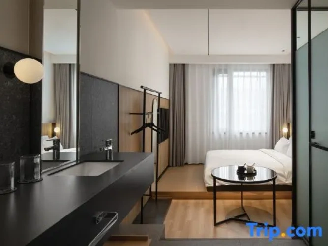 Standard Double room with city view