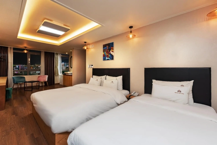 Deluxe Twin Family room with city view