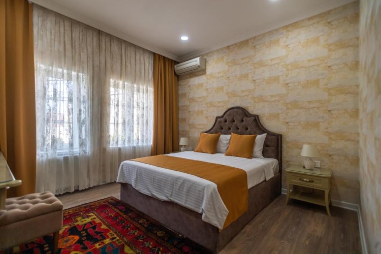 Standard Twin room with view