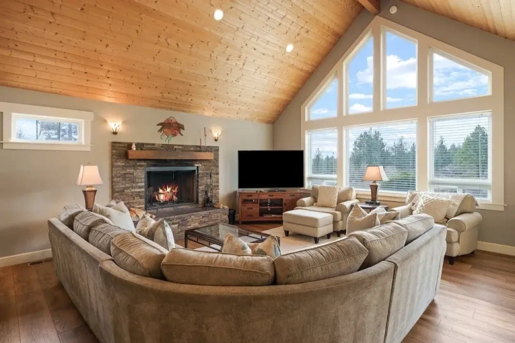 5 Bedrooms Cottage