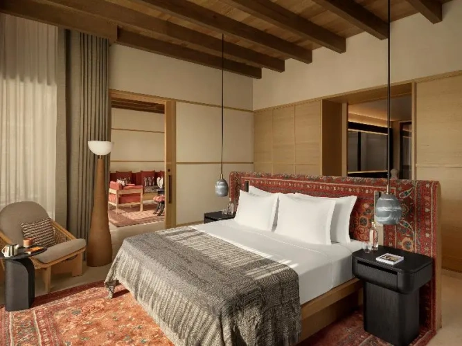 Deluxe Suite with pool view