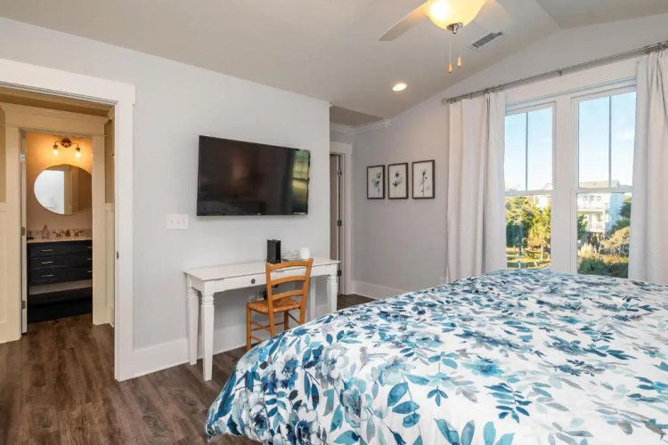 Long Call by Oak Island Accommodations