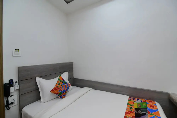 Om Stay Well By FabHotel