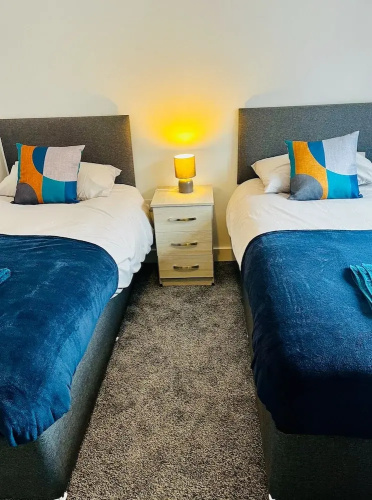 2 Bed Flat - Sleeps 8 - Pets - Garden - Parking