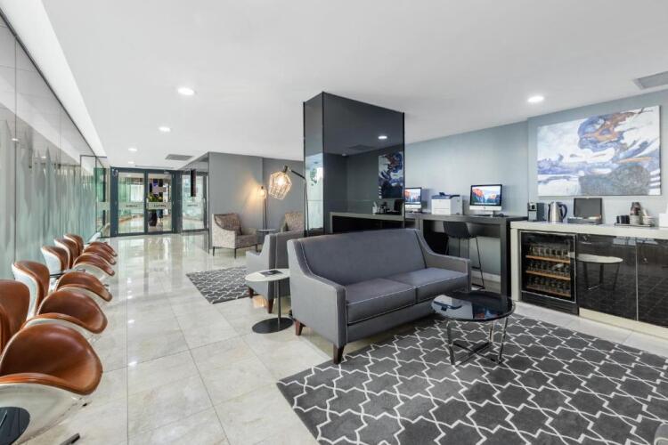 Meriton Suites Mascot CentralOver view