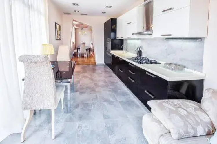 4 Besik Street