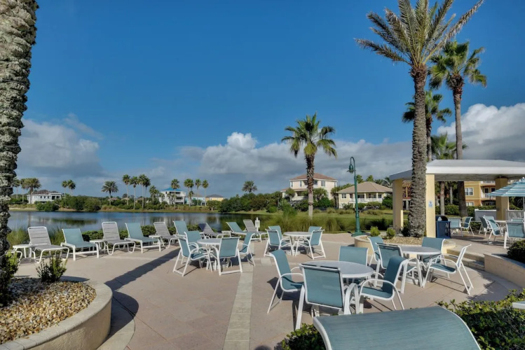 Spacious Palm Coast Condo: Balcony, Beach Access!