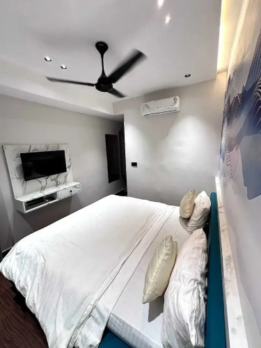 V Love Hotel