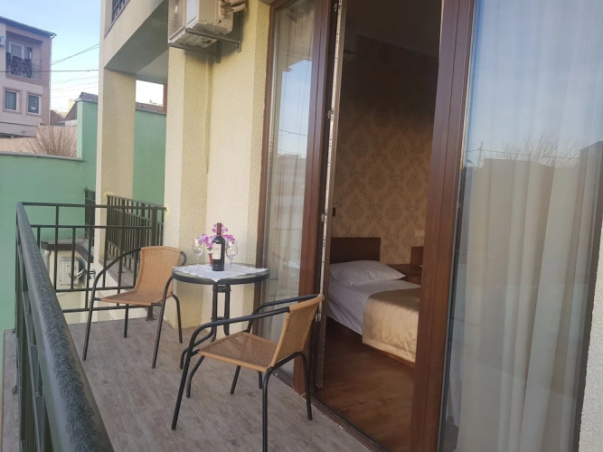 Gold Line Hotel