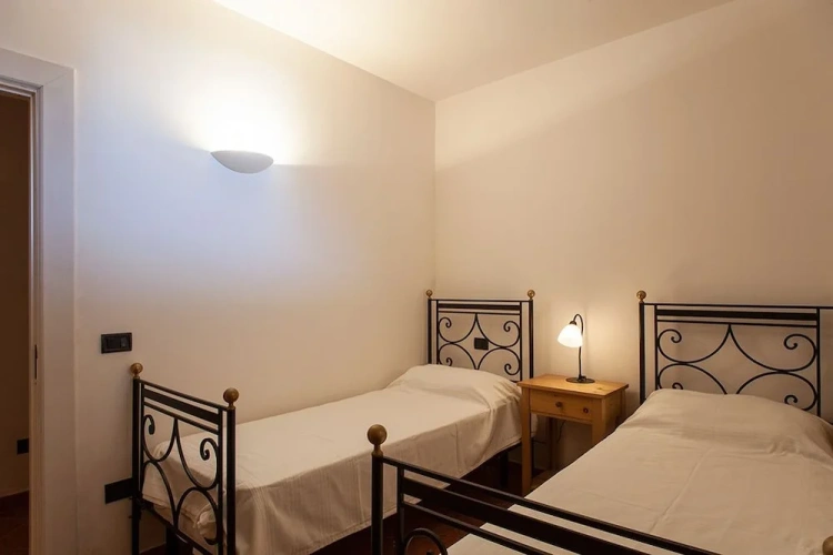 4 Bedrooms Cottage