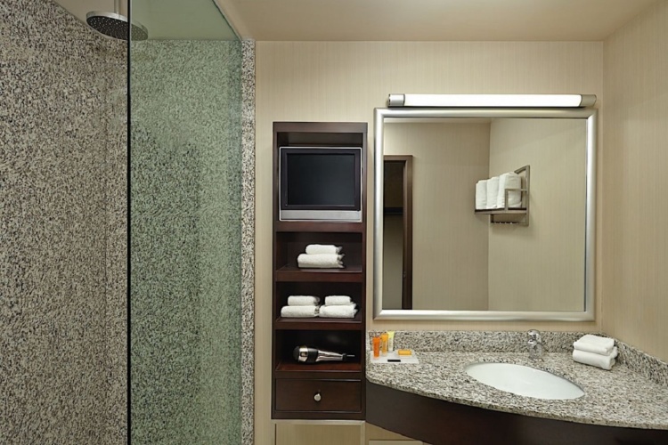 Acclaim Calgary Airport photo 10