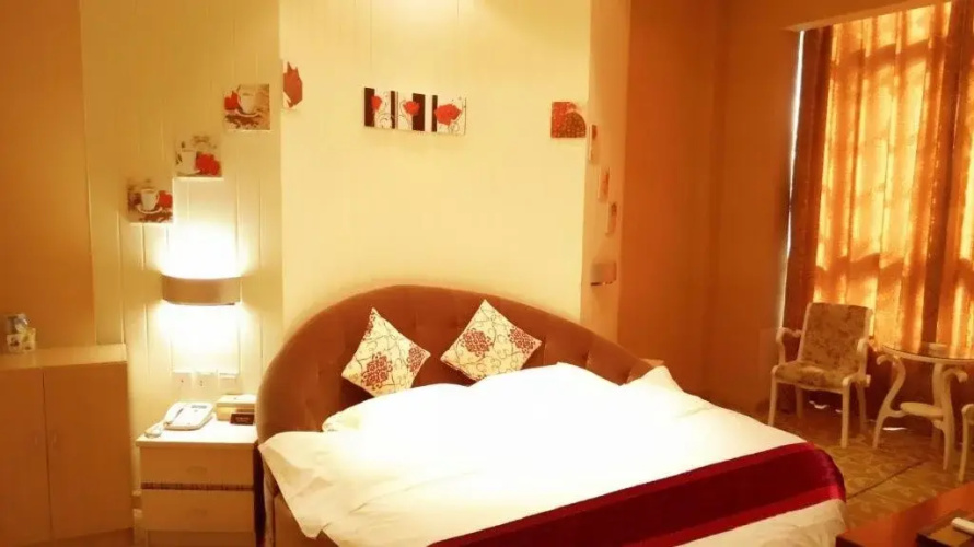 Yijia Hotel
