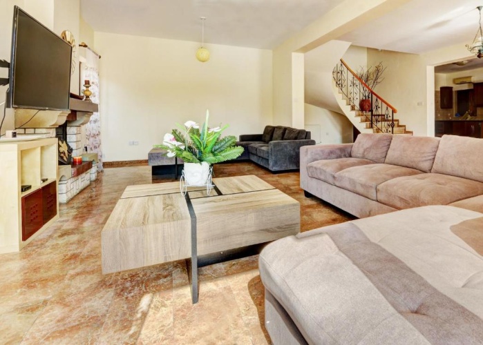 5 Bedrooms Cottage