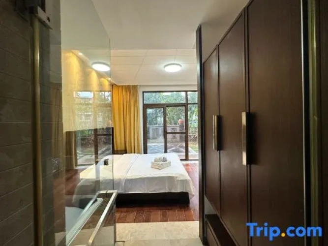 2 Bedrooms Premier Suite with courtyard view