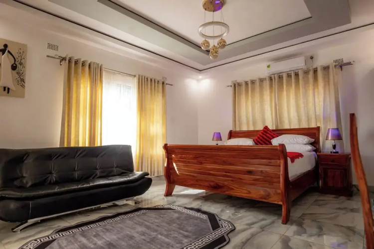 Amakhosi Hotel