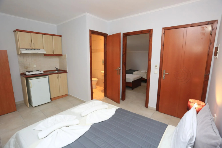 Adonis Hotel