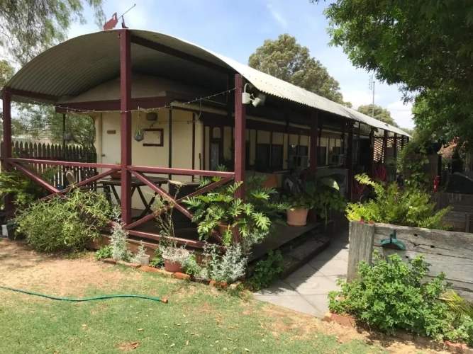 3 Bedrooms Bungalow