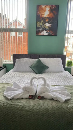 2 Bed Flat - Sleeps 5 - Parking - Wifi