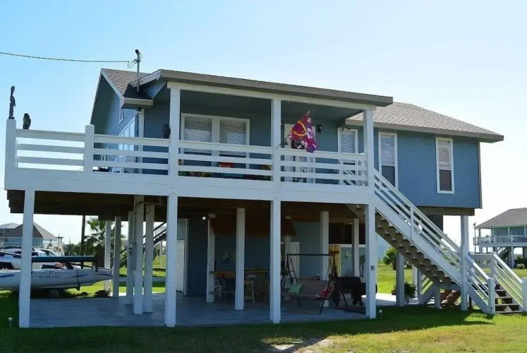 3 Bedrooms Cottage with balcony