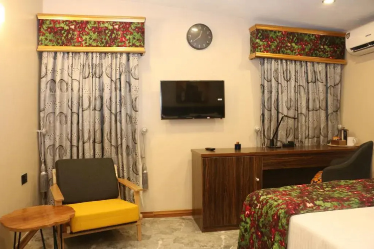 Saire Hotels