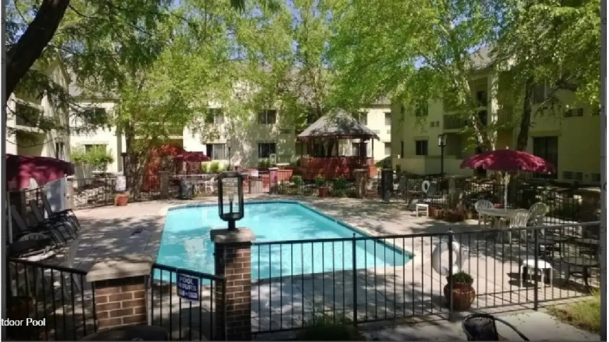 Standard room with pool view