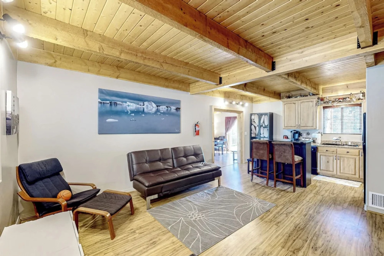 3BR w/ Views, Ping-pong, Deck, & Fireplaces